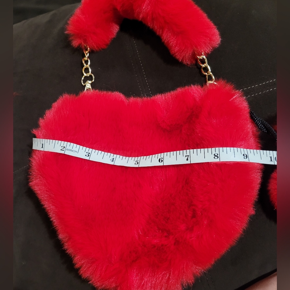 New Valentine's Plush Red Heart Purse, with Crossbody Gold Chain - Picture 4 of 4